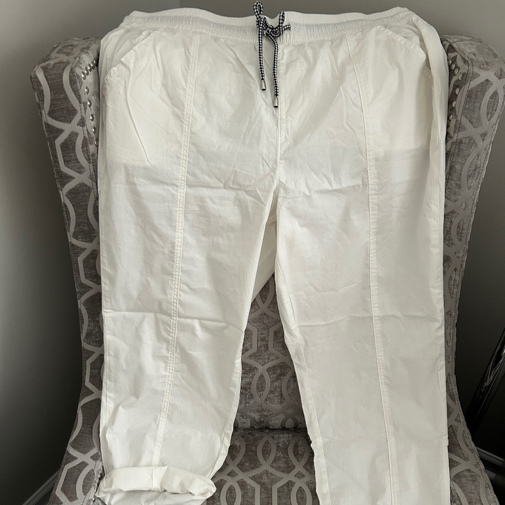 BRAND NEW Torrid Pull-On Crop Stretch Poplin Pant